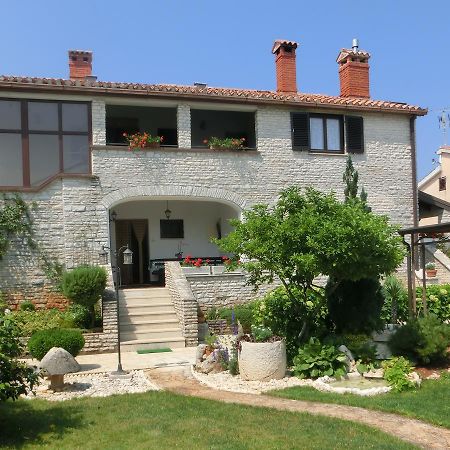 Apartmani Villa Otilija 포레치 외부 사진