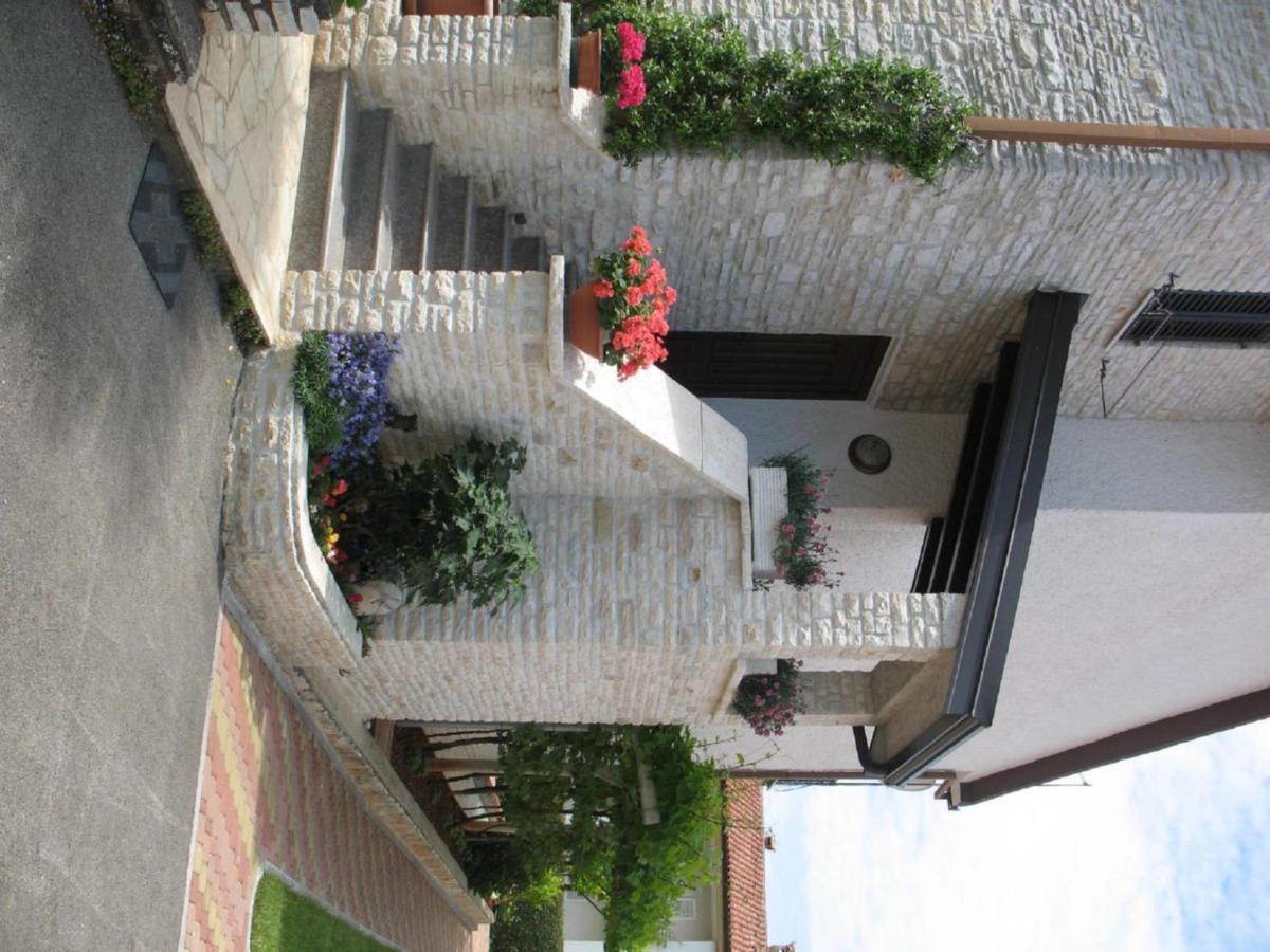 Apartmani Villa Otilija 포레치 외부 사진