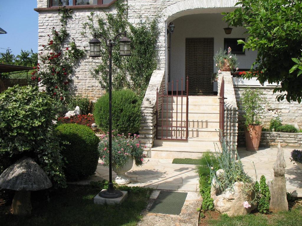 Apartmani Villa Otilija 포레치 외부 사진